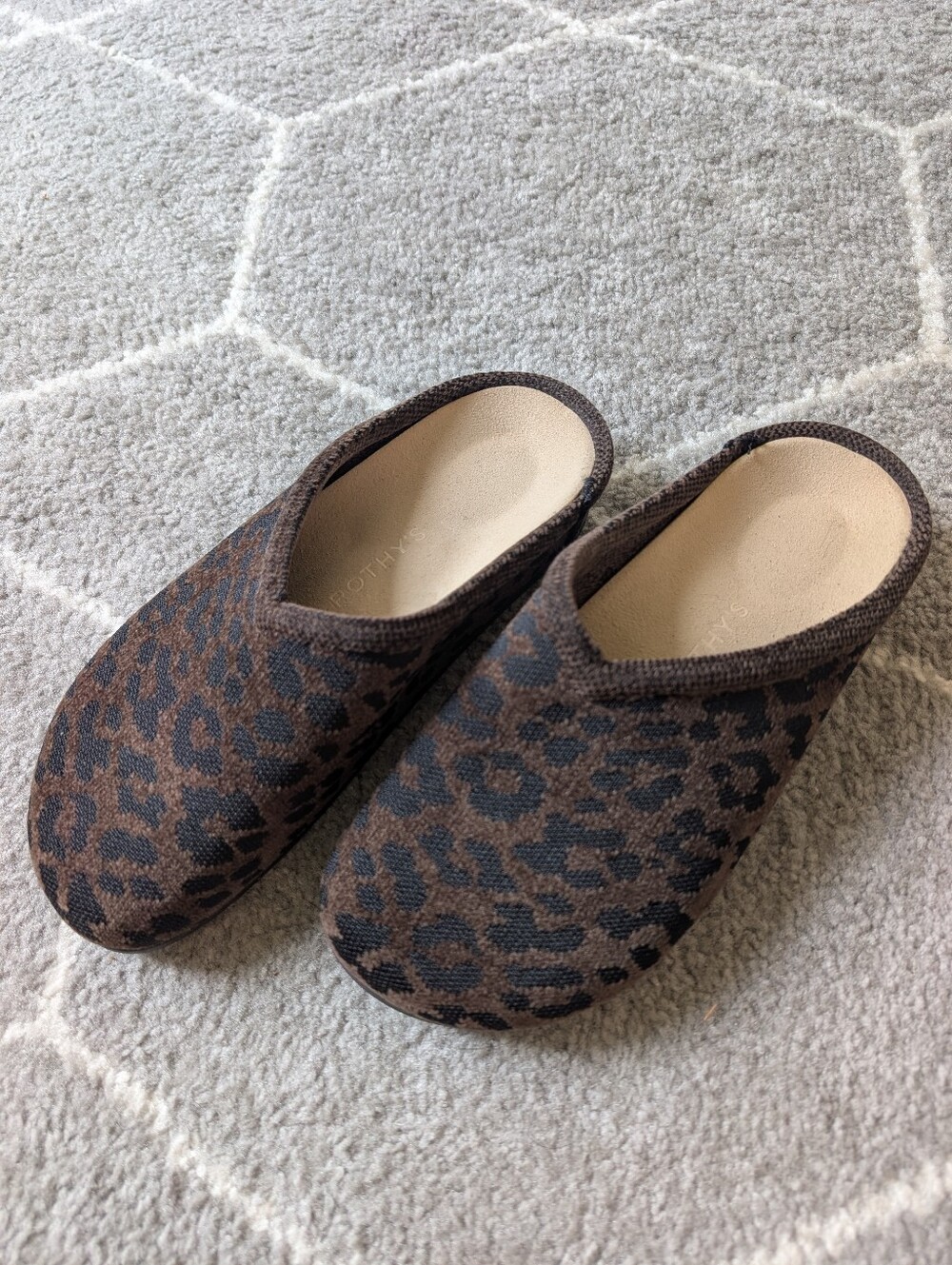 NWOT Rothy's The Casual Clog ReVelvet Cheetah Size 8